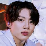 방탄 컴백 기념 정국 <b>사진</b>털어<b>봄</b>
