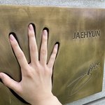 [NCT칠프] <b>나</b> 그 <b>아</b>티움 앞에 손 대보고 왔는데