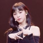 <b>류진</b> 지금 앞머리에 단발해주면 좋겠다