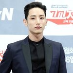 나 이 사람 닮음