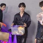 [더<b>보이즈</b>] 한결같아서 보기좋다