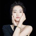 co의 글로벌 앰버서더 김태리와 <b>로제</b> 중 어느 것이 더 낫습니까?