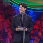 시상식에서 친구찾는 <b>샤</b>민호ㅋㅋㅋㅋㅋㅋㅋ