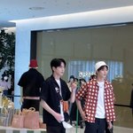 영훈 다리 뭐임...?