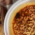 [도와주세요] 팔도 왕뚜껑에서 큰 <b>바퀴</b>벌레가 나왔습니다