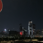 다른 남자와 손 잡고 걸어오는 여자친구와 마주쳤습니다.