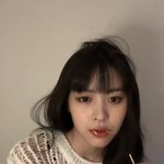 <b>류진</b> 흑발 잘어울리네