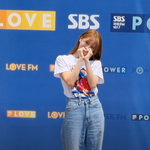 [모두드루와] 이미주, '<b>컬투쇼</b>' 출근길··· 수줍은 하트