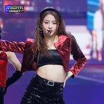 르세라핌 허윤진 무대 <b>시강</b> 쩔더라
