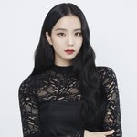 디올 패션쇼 때 지수 <b>메컵</b> 정보 떴음