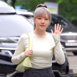 여자친구 <b>예린</b>(YERIN), '뮤직뱅크' 출근길··· 솔로로