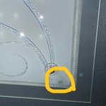 <b>사진주</b>의)얘듷아 벌레가 형광등?안에 갇혓는데..