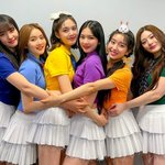 <b>스테이</b>씨는 하나같이 친해보임