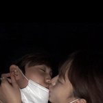 근데 이 사진 찍어서 <b>유포</b>하는 건 좀
