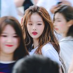 <b>설윤</b>은 이런 사진 되게 잘 어울리는듯