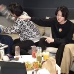 놀랍게도 <b>브이</b>앱하고있는중