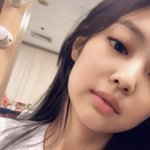 <b>제니</b> 자꾸 갈머 최근이라고 들고오는 사진