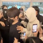 김솨누 이재현 뒤에 딱 붙어서 감