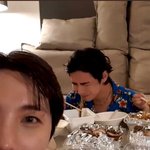 [군대] 나 <b>라면</b> 먹으면서 폰보고 있었는데