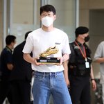 손흥민 공항 <b>캘빈</b>클라인룩.. ㅜㅜ