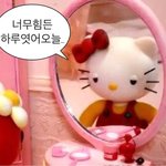 친구가 자꾸 내 화장품 지 얼굴에 <b>떡칠</b>을 해