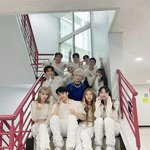 어디까지 갈지 궁금한 아이돌 <b>계단샷</b>