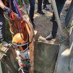 중학교 <b>담장</b> 넘던 10대 맨홀로 추락