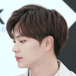 <b>육성재</b>