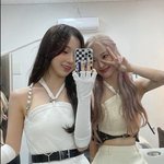 얘네도 직각어깨임?