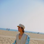 컨셉 포토에서 팬 선물 인증한 손동운