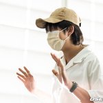 <b>알엠</b>은 집한채를 들고다니네