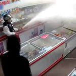 막 나간 미성년자들, <b>무인</b>매장 털고 경찰에 소화기까지 뿌렸다