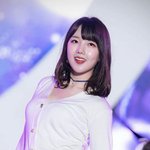 안경 벗고 꽃미모 폭발시킨 <b>여</b><b>돌</b>