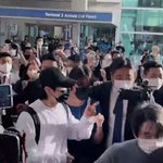 야 방탄 공항 난리났다