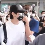 [군대] 정구기가 호석이 <b>팔</b> 감싸는거봐