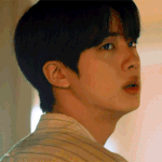 <b>클래식</b>한 분위기에 더 돋보이는 미모
