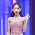 진지하게 태연 <b>톡선</b> 간 사진 예쁘지 않음?