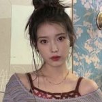 아이유 이 <b>니트</b> 어디건지 아는사람.....