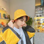 윤정한 노른<b>자룩</b> 입고 디저트39간거