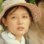 <b>여주</b>의 모자가 바람에 날아갔다