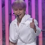 멤버 허리 잡았는데 <b>크롭</b> 자켓 입었을 때.jpg