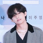 뷔 <b>컴백의상</b> 그냥