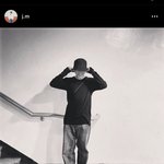 헐 박지민 계단 옆에서 사진 올라옴