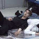 음방에서 <b>돗자리</b> 깔고 자는 아이돌