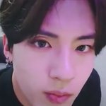 더보이즈 <b>에릭</b> 브이앱