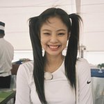 필<b>카로</b> 찍은 제니 사진들.jpg