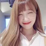 활짝 웃는 게 너무 <b>무해</b>한 아이돌