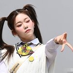 본인의 <b>포즈</b>를 가진 아이돌