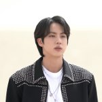 [군대] 새삼 김석진은 <b>올블랙</b> 진짜 잘 어울린다