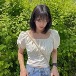 이 블라우스 <b>아래</b>에